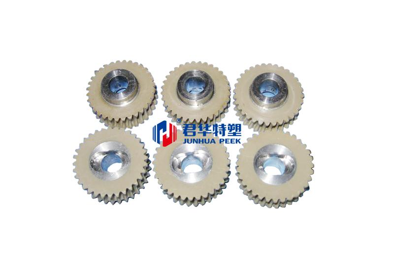 Engrenagem helicoidal em PEEK