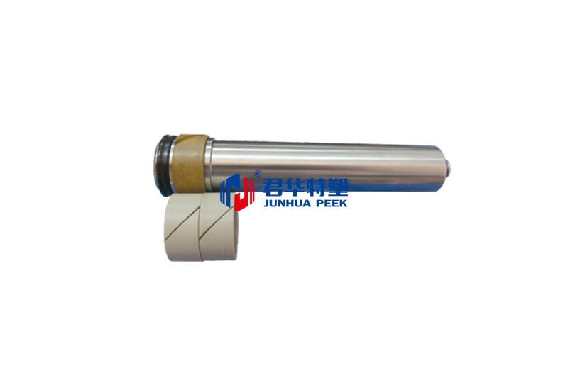 Manga-guia de PEEK substitui PTFE modificado e é utilizado na haste do êmbolo