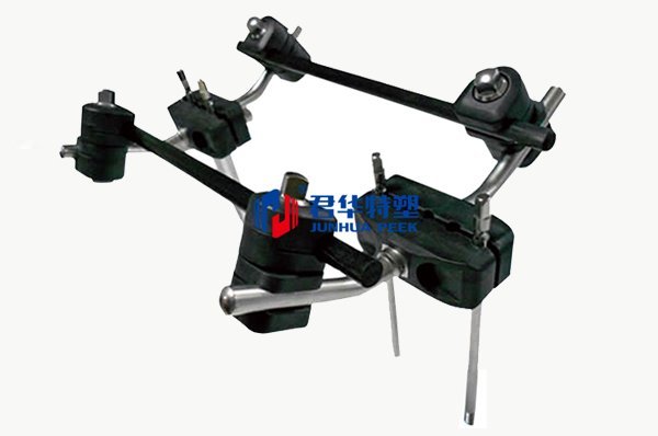 Fixador externo de PEEK