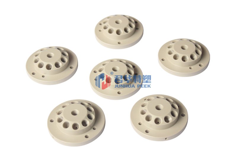 Reparação craniana com PEEK