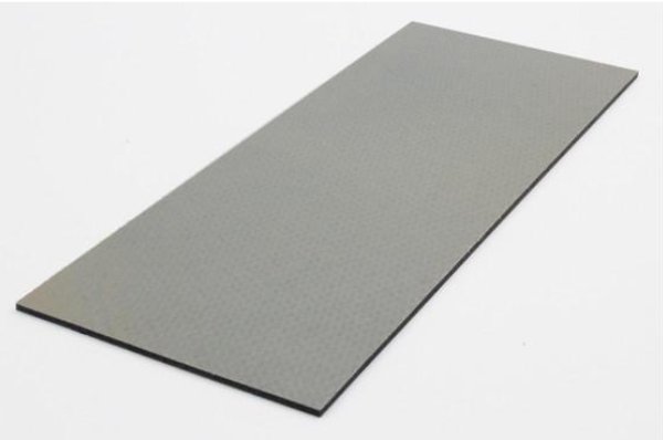 Placa de material compósito PEEK reforçada com fibra de carbono contínua e fibra de vidro