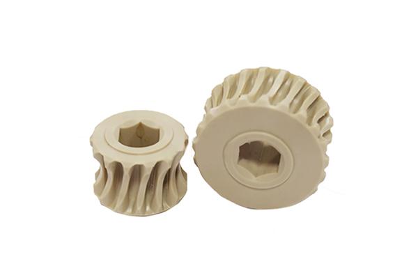 Engrenagens helicoidais em PEEK