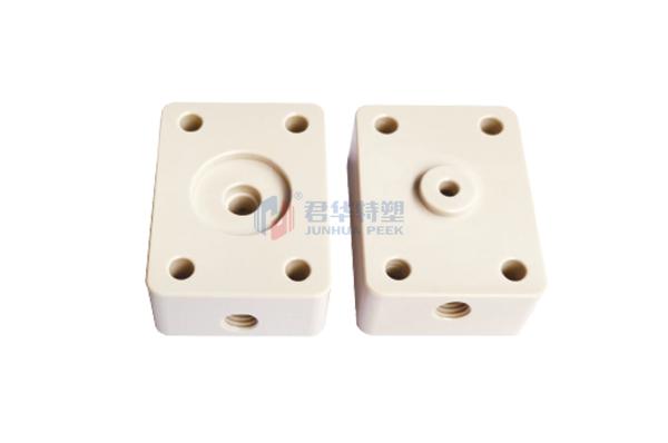 Cabeça de bomba para instrumentos analíticos em PEEK