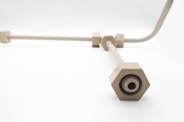 Tubos e conexões PEEK para aeronaves