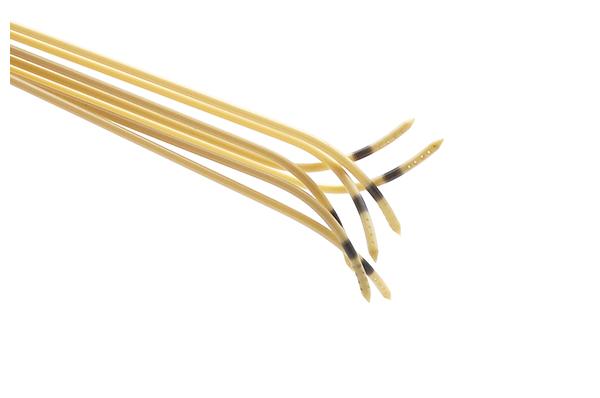 Agulha de punção urinária em PEEK