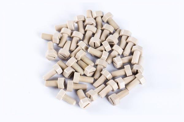 Parafuso PEEK hexagonal com ranhura