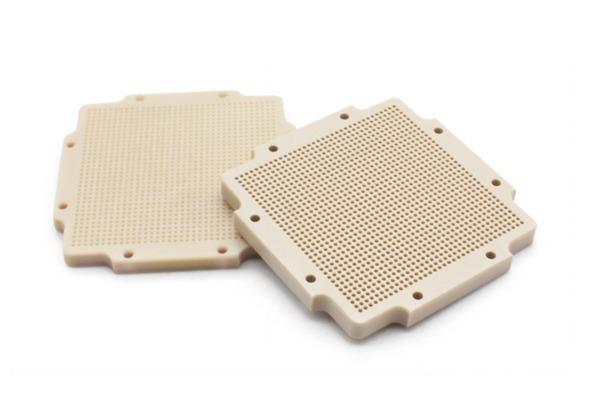 Substrato para Teste de Circuitos Integrados em PEEK